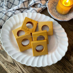 Servilletero de madera, casa de campo rústica, decoración de mesa de comedor redonda Boho chic para fiesta de cumpleaños, boda o aniversario - Product Image 1