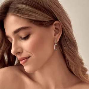 Pendientes de botón geométricos chapados en oro y plata con micro pavé de moissanita, joyería de moda hip hop para fiesta para mujer - Product Image 2