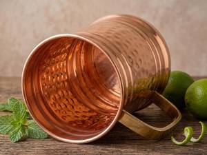 Vaso de Agua Ayurvédico Hecho a Mano con Aluminio Puro 100% Martillado, 18 Onzas Líquidas, Diseño Clásico, Ecológico, de Metal - Product Image 4