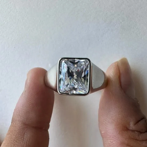 แหวนหมั้นผู้ชายชุบทองคำขาว 14K ประดับเพชร Tishya Diamond 5.00 กะรัต ทรง Radiant Cut เพชรเลี้ยงในห้องปฏิบัติการ ดีไซน์วินเทจ - Product Image 1