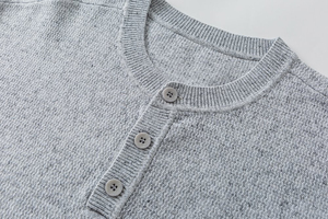 Pull en tricot Henley classique pour homme, col boutonné, manches longues, doux, chaud, décontracté, vêtements en tricot OEM ODM personnalisés - Product Image 6