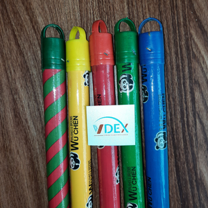 Palo de mopa de escoba de madera de 120cm de largo con revestimiento de PVC Panda de 2,2 de diámetro, suministro directo de la empresa de Vietnam - Product Image 4