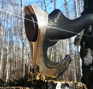 Hacha Vikinga Hecha a Mano con Acabado Escarchado, Hacha Grabada de Acero con Alto Contenido de Carbono 5160 con Mango de Madera para Bushcraft y Camping - Product Image 2