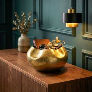Vase de table artisanal intemporel finition or, design moderne, bol décoratif pour l'inauguration de la maison - Product Image 5