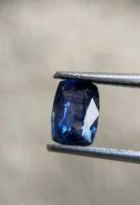 พลอยไพลินสีน้ำเงินธรรมชาติทรงเหลี่ยม, พลอยไพลินสีน้ำเงินจากเหมืองซีลอนแบบเม็ดเดี่ยวทรงคุชชั่น, พลอยไพลินสีน้ำเงินจากศรีลังกา - Product Image 2