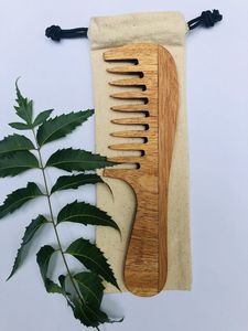 Peigne en bois de Neem artisanal à dents larges pour le soin des cheveux, prix de gros - Product Image 4