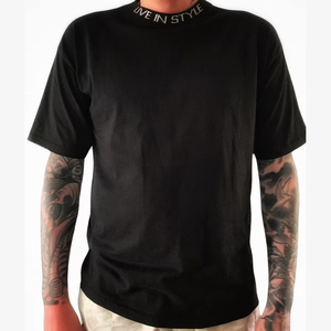 เสื้อยืดคอกลมแขนสั้นสีดำสำหรับผู้ชาย แต่งขอบคอตัดสี ทรงปกติ ผ้าเจอร์ซีย์คอตตอนลำลอง - Product Image 5