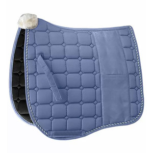 Tapis de selle haute performance pour chevaux, doté d'une construction matelassée durable et d'un tapis de selle de qualité supérieure pour une excellence équestre - Product Image 1