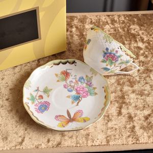 Ensemble tasse et soucoupe en porcelaine fine faits à la main, écologiques, pour le thé de l'après-midi - Product Image 4