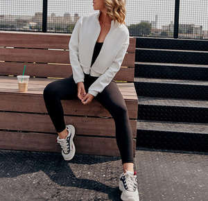 Sweat-shirts courts surdimensionnés à col montant pour femmes, pull-over en polaire éponge française 100% coton, sweat à capuche zippé de couleur unie - Product Image 1