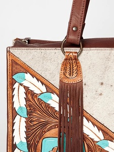 Sac fourre-tout en cuir pour femme, style western, le plus vendu, avec fleurs gravées à la main, rivets et deux poignées, design tendance - Product Image 3