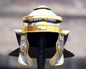 Casco Romano Imperial Itálico Siglo II, Hecho a Mano, de Acero Suave de Calibre 18 - Product Image 1