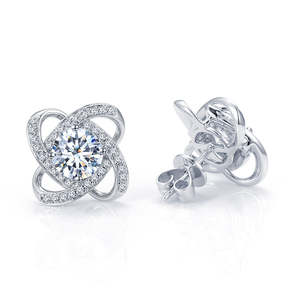 Boucles d'oreilles clous tendance pour femme en argent plaqué or, avec diamants de laboratoire, motif floral entrelacé, en or pur 10 carats - Product Image 5