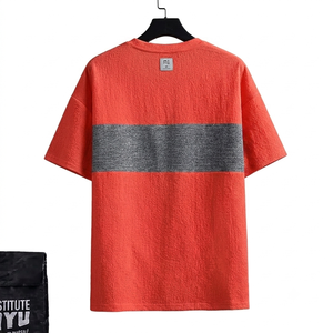 T-shirt décontracté et tendance pour homme, col rond, coupe ample, épaules tombantes, imprimé rayures grises sur la poitrine, rouge corail, collection été 2026 - Product Image 2