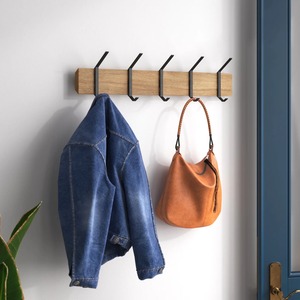 Porte-manteau mural minimaliste en bois avec plusieurs crochets pour ranger manteaux, sacs et écouteurs - Product Image 4