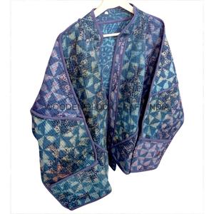 Veste Kantha en coton faite main style bohème, design matelassé, écologique, séchage rapide, respirante, prête pour l'hiver, taille unique disponible, haute qualité - Product Image 6