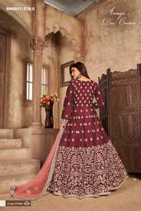 Fournisseur indien de salwar kameez en soie artificielle et santoon, aux couleurs éclatantes et au travail de miroir véritable, pour des tenues de festival magnifiques. - Product Image 5