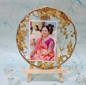 Round Resin <b>Photo</b> <b>Frame</b> with <b>Gold</b> Foil and Dried Flowers Vertical Tabletop Easel Display - Product Image 1