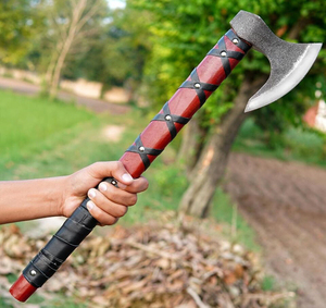 Hacha de doble hoja hecha a mano con patrón de Damasco, estilo vikingo, para supervivencia y camping, con mango de madera y hoja afilada de acero inoxidable. - Product Image 1