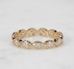 Bague de fiançailles en or pur 14K/18K massif avec diamants de laboratoire taille marquise, alliance de mariage délicate et empilable pour femme - Product Image 1
