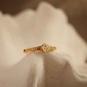 Bague étoile en zircon pierre de naissance, bijoux en vermeil, signet délicat en argent sterling 925 plaqué or 14 carats, bague empilable - Product Image 1