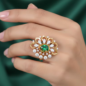 Anillo de Esmeralda Verde con Corte de Pera en Oro de Lujo, Anillo de Cóctel Floral para Mujer - Product Image 5