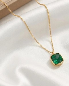 Collar con Colgante de Cuarzo Verde Corte Cojín, Minimalista Boho, Chapado en Oro, Joyería de Piedra Energética Curativa, Regalo - Product Image 2