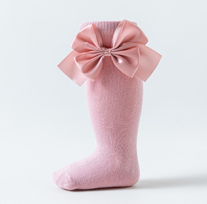 Venta al por mayor nuevo diseño hasta la rodilla princesa lindos lazos <span class=keywords><strong>recién</strong></span> nacido <span class=keywords><strong>medias</strong></span> acogedoras algodón color caramelo bebé calcetines largos - Product Image 6