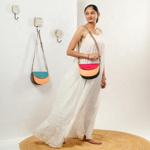 LW กระเป๋าหนังวินเทจสำหรับผู้หญิงหรูหรากระเป๋าถือเดี่ยวแบบโบฮีเมียนแบบพกพากระเป๋าผู้หญิงสไตล์ญี่ปุ่นคอลเลกชันฤดูหนาวหลายสี - Product Image 1