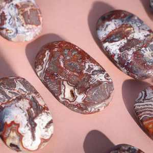 Vente en gros, produit phare : Magnifique pierre ovale authentique en cristal, pierre de méditation, pierres de guérison chakra de poche, Agate Lace Rouge du Mexique, Agate Palm - Product Image 5