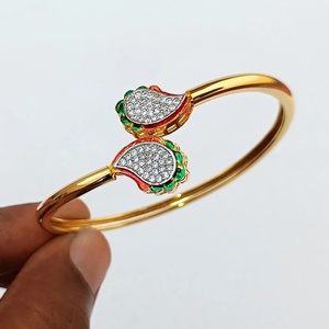 กำไลข้อมือ RAY FINE ORNATES ประดับมรกต CZ ทรงกลม ชุบทองคำสีกุหลาบ สไตล์อินเดีย สำหรับเจ้าสาว งานแต่งงาน งานปาร์ตี้ ดีไซน์วินเทจ  แบบราชสถาน - Product Image 2