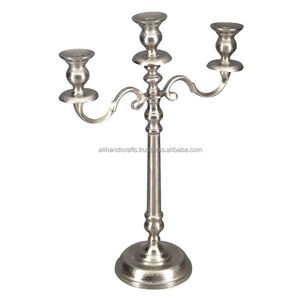 Candelabro Metálico Vintage de Alta Durabilidad para Uso Comercial - Portavelas Cónico de Latón para Cadenas de Restaurantes B2B - Product Image 5