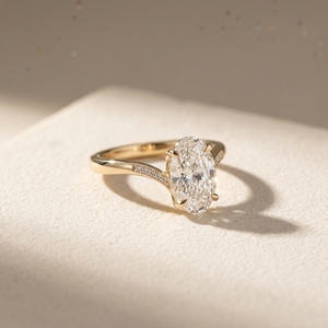 Anillo de Compromiso Flotante Solitaire de Oro Amarillo de 14K con Corte Ovalado para Mujer, Diamante Cultivado en Laboratorio, Diseño Clásico Moderno de Lujo - Product Image 3