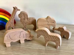 Figurines d'animaux en bois gravées à la main, lot de 6 décorations autoportantes pour la maison, jouet en bois fait main pour enfants - Product Image 1