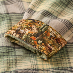 Chemises en flanelle classiques de qualité supérieure, fournisseur fiable, nouvelles, douces et chaudes, boutonnées, élégantes, à carreaux vert et crème, avec poches poitrine. - Product Image 2