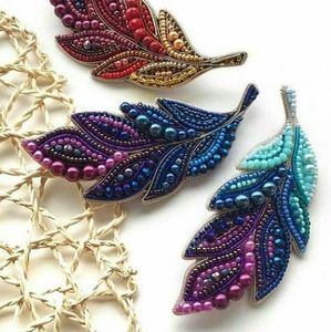 Broche Bordado a Mano con Cuentas, Hermosa Joyería Artesanal de Moda con Intrincado Trabajo de Cuentas para Bodas, Fiestas y Uso Diario - Product Image 4