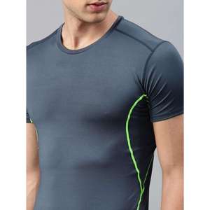 T-shirts de sport légers et extensibles en polyester 100% pour hommes, t-shirts de compression personnalisés à col rond - Product Image 6