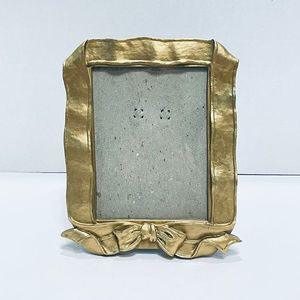 Cadre photo numérique en métal nickel antique, design abstrait ondulé, léger et durable, pour la décoration de la maison et du bureau - Product Image 6