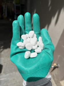 Piedras Decorativas Blancas de Estilo Minimalista para Jardinería y Paisajismo, No Tóxicas, Ecológicas y Duraderas - Product Image 2