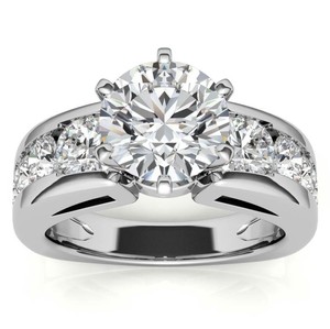 Bague en moissanite taille ronde en argent sterling 925 plaqué or blanc, solitaire classique de luxe pour fiançailles, mariage, promesse ou mariée - Product Image 1