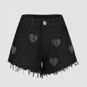Short en jean noir taille haute avec embellissements en sequins en forme de cœur, ourlet effiloché, style cinq poches, fermeture boutonnée, tenue décontractée - Product Image 5