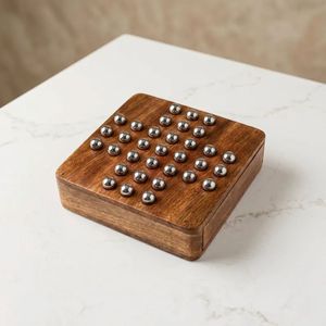 Jeu de société 2 en 1 en bois : Solitaire et Tic Tac Toe, fait main, écologique, durable, jeu de stratégie familial pour enfants et adultes - Product Image 2