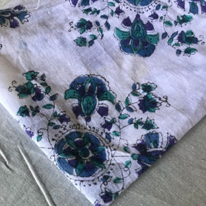 Tela de Algodón Estampada a Mano con Diseño Floral de Medallón Buta |   Uso en Ropa y Manualidades - Product Image 4