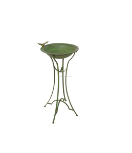 Bain d'oiseaux artistique en métal pour la décoration du jardin, ajoutant une touche esthétique et attirant les oiseaux grâce à un matériau durable et résistant aux intempéries. - Product Image 4