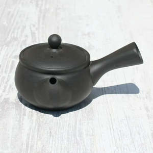 กาน้ำชาโทโคนามะ เวอะ คิวสึ ทำจากดินเผาสีดำ - Product Image 3