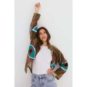 Chaqueta de algodón bordada a mano estilo bohemio Suzani para mujer, abrigo vintage con diseño étnico tribal de ojos. - Product Image 4