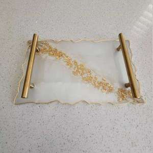 Bandeja de Resina Epoxi Blanca, Artesanía de Resina con Diseño Brillante, Diseño Moderno - Product Image 1