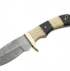 Cuchillo utilitario de exterior de hoja fija de acero de Damasco hecho a mano con mango de hueso y cuerno - Product Image 2
