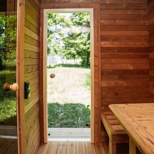 Pod de bien-être pour jardin de cour |   Revêtement mural horizontal en bois, fenêtre en verre et marche d'entrée |   Sauna extérieur - Product Image 6