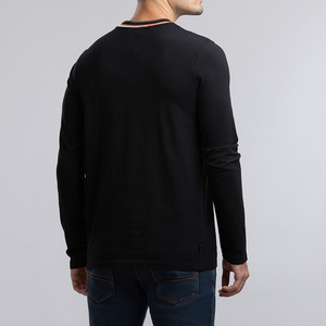 เสื้อยืดแขนยาวคอกลมสีดำสำหรับผู้ชาย ผ้าเจอร์ซีย์เนื้อฝ้ายระบายอากาศได้ดี แต่งขอบตัดสี พร้อมโลโก้ด้านหน้า สไตล์ลำลอง - Product Image 3